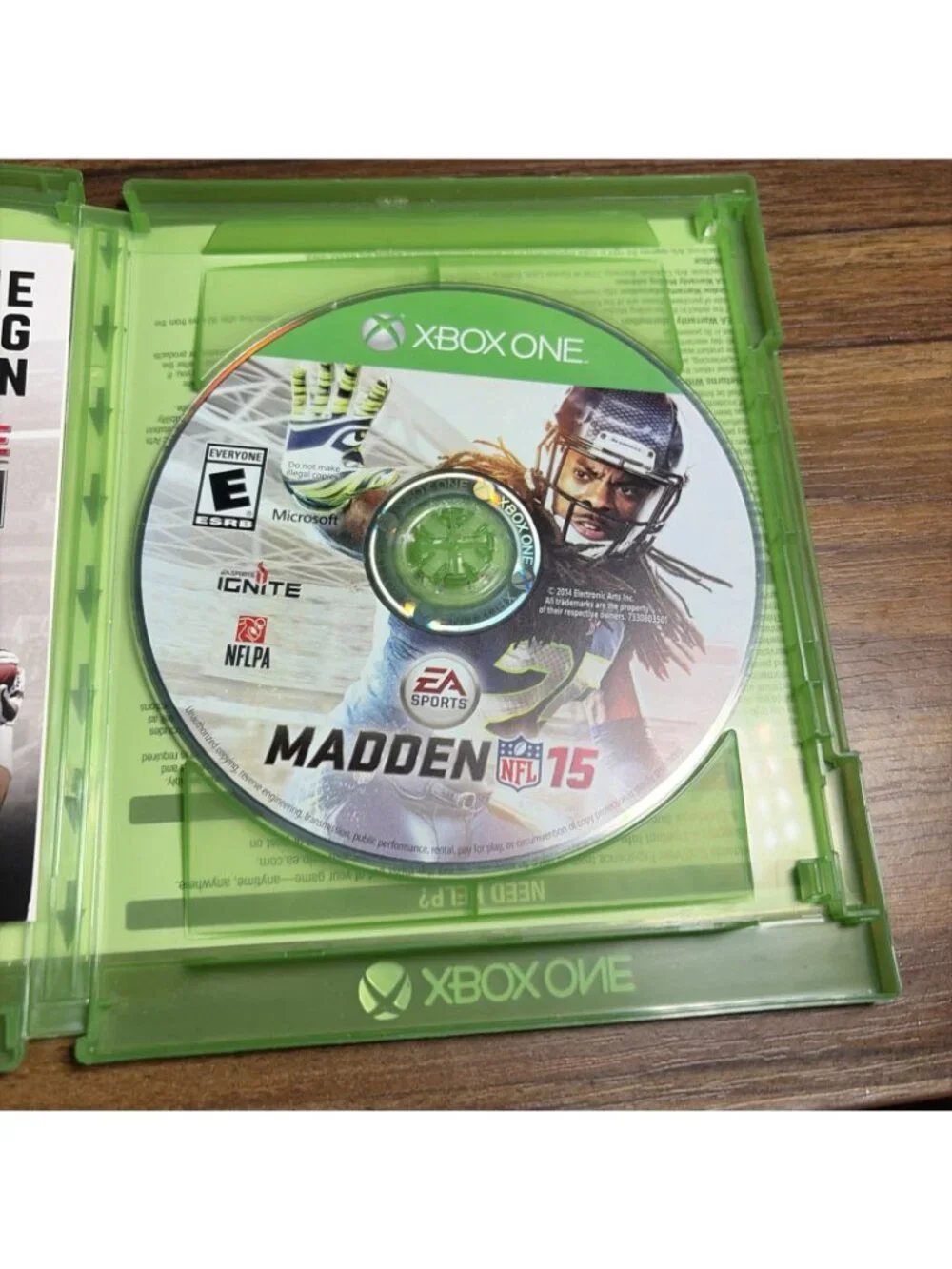 Madden NFL 15 Xbox One With Case Very Good Untested Cib